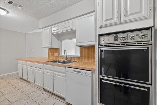 Building Photo - 4742 Tain Dr