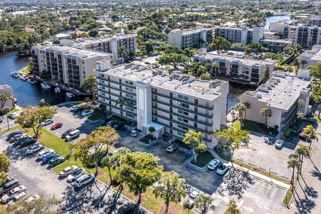 Building Photo - 9 Royal Palm Way