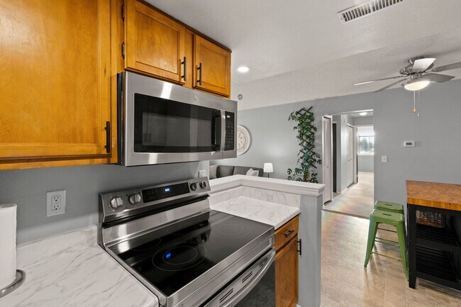 Building Photo - 814 Tenderfoot Hill Rd