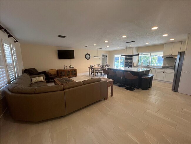 Building Photo - 2533 Rio Tiber Dr