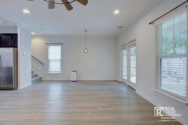 Building Photo - 221 S Lamplighter Ln