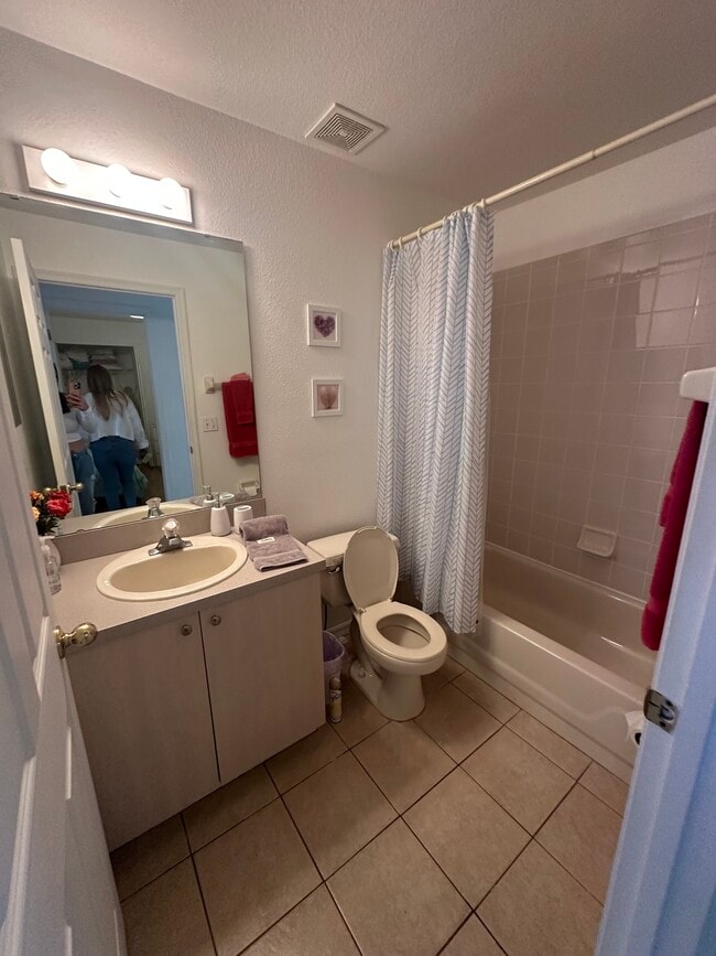 Building Photo - 833 Durango Loop St