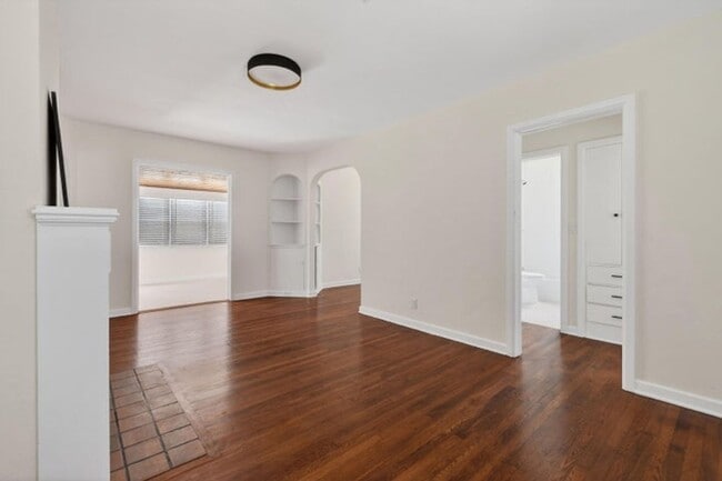 Building Photo - 236 Greymon Dr