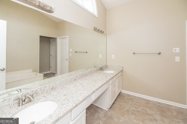 Building Photo - 8418 Waverly Dr