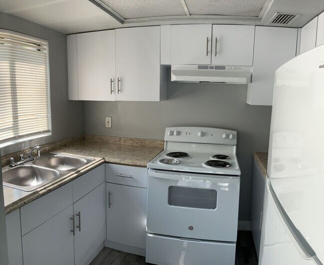 Building Photo - 617 SW 69th St
