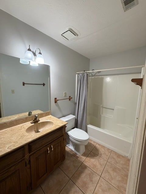 Building Photo - 118 Country Club Dr