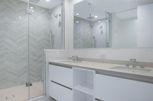 Building Photo - 400 Central Ave