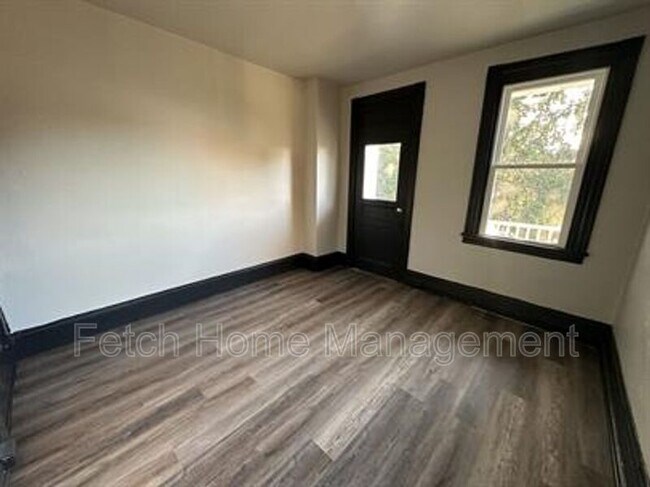 Building Photo - 25 S Ann St