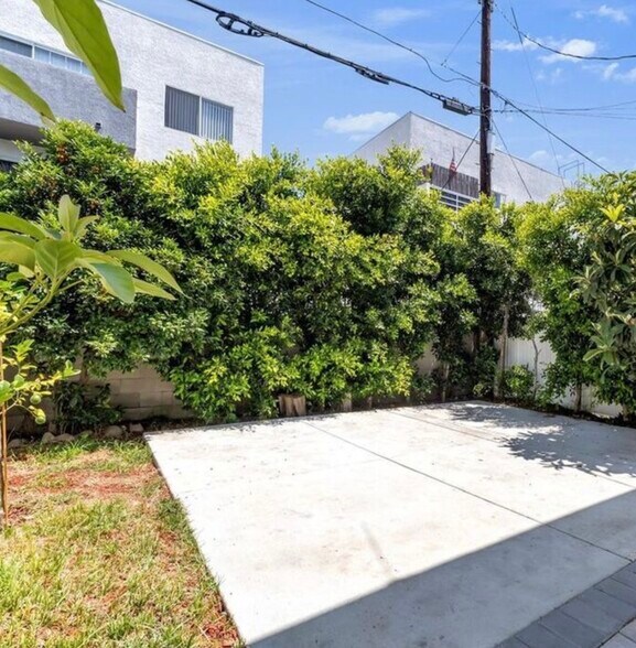 Building Photo - 14123 Califa St