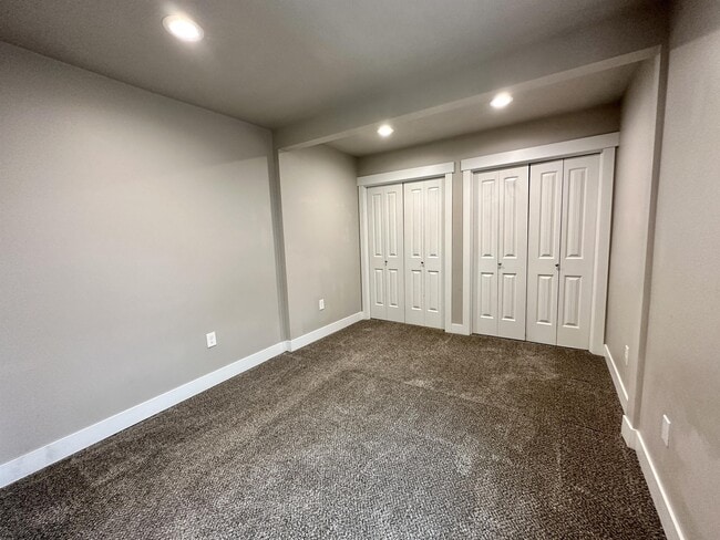 Building Photo - 2275 S 600 E