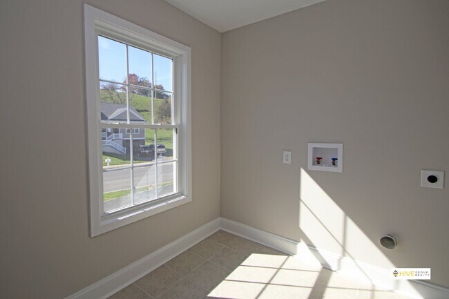 Building Photo - Upscale rental in Harrisonburg!
