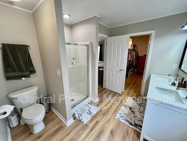 Building Photo - 952 Breezewood Ct