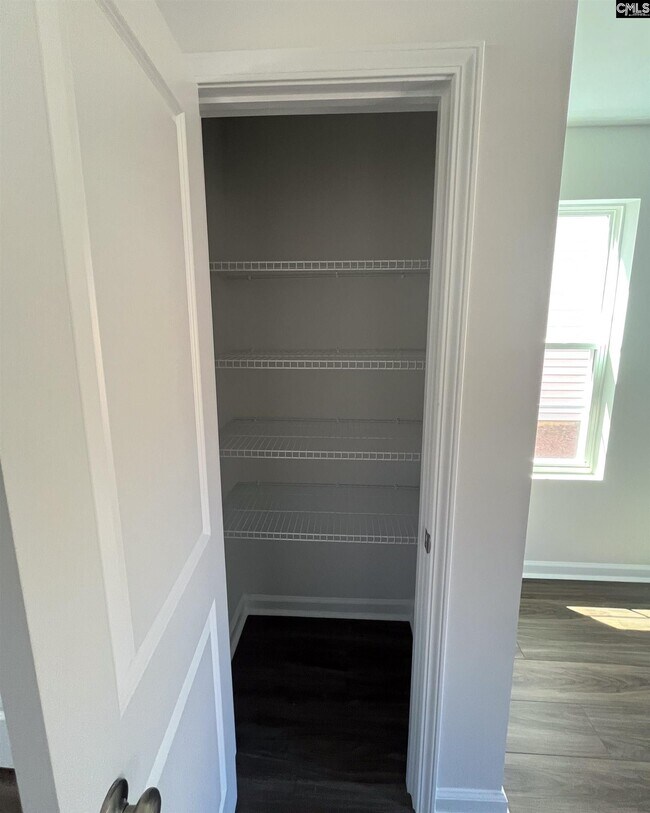 Building Photo - 811 Coburg Ln