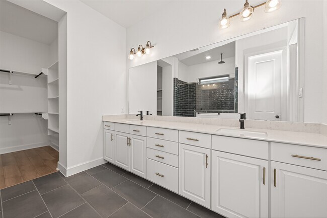 Building Photo - 16915 Chapel Knox Dr