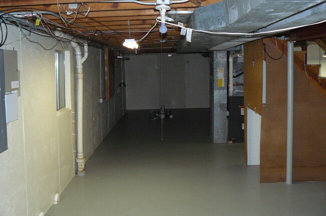 Building Photo - 12 W Bailey Rd