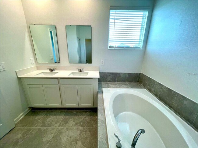 Building Photo - 422 Bogey Dr