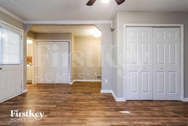 Building Photo - 600 Inglenook Dr SW