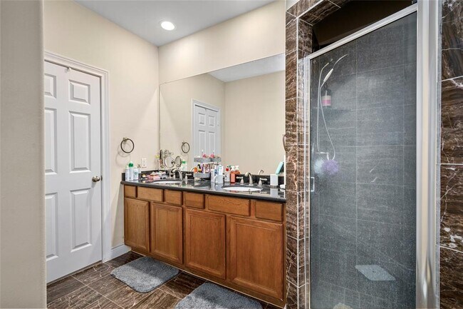 Building Photo - 9008 Bayview Cove Dr
