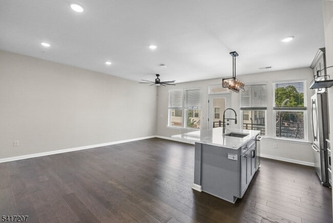 Building Photo - 8 Jessica Ln