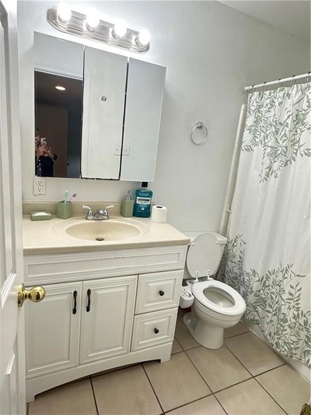 Building Photo - 3709 Stefano St