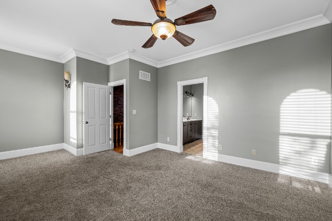 Building Photo - 2213 Missouri Ave