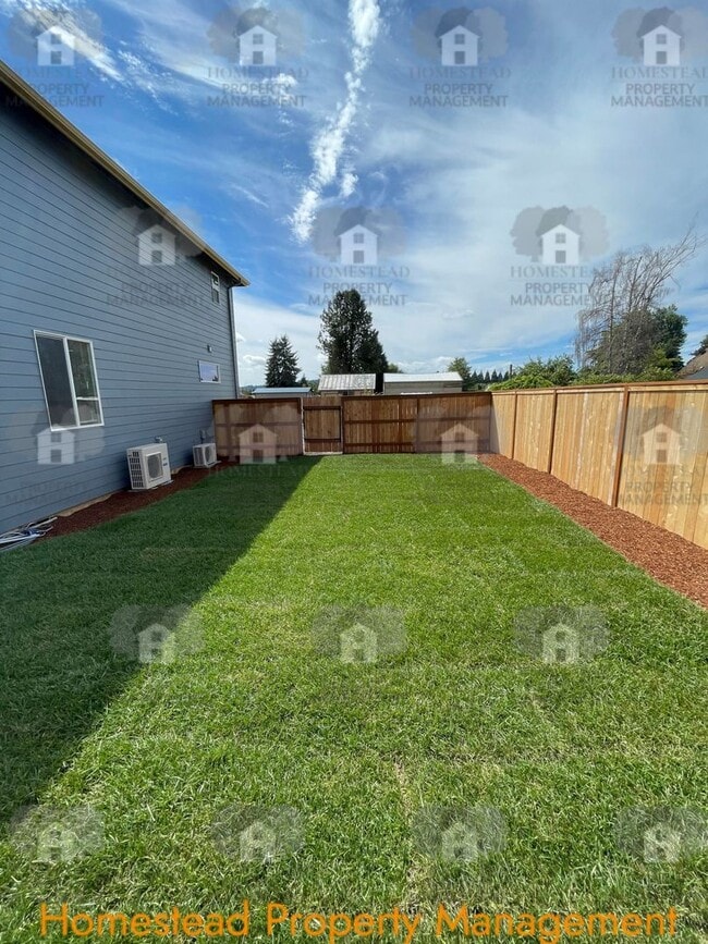 Building Photo - 186-188 SE Lacreole Dr