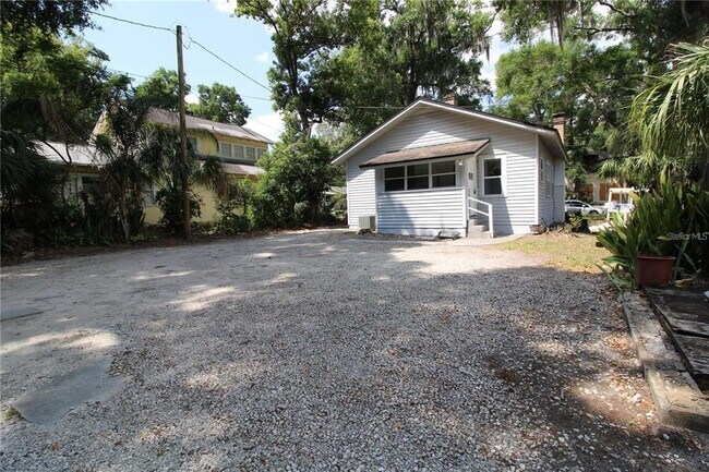 Primary Photo - 725 Putnam Ave