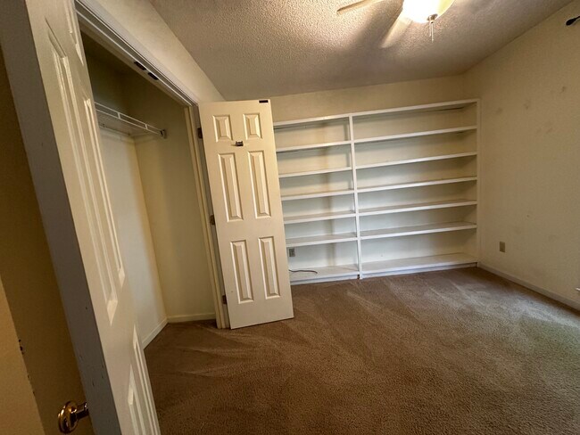 Building Photo - 115 Hyacinth Lane