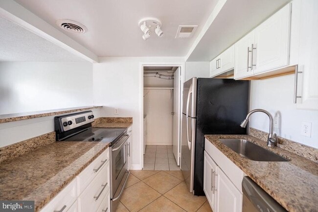 Building Photo - 9570 Hagel Cir