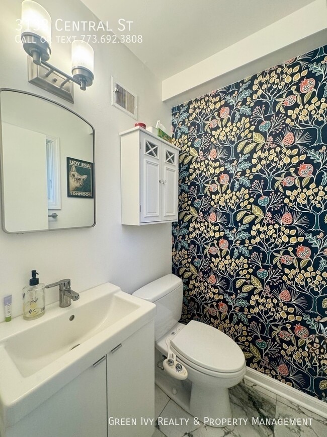 Building Photo - 3133 Central St