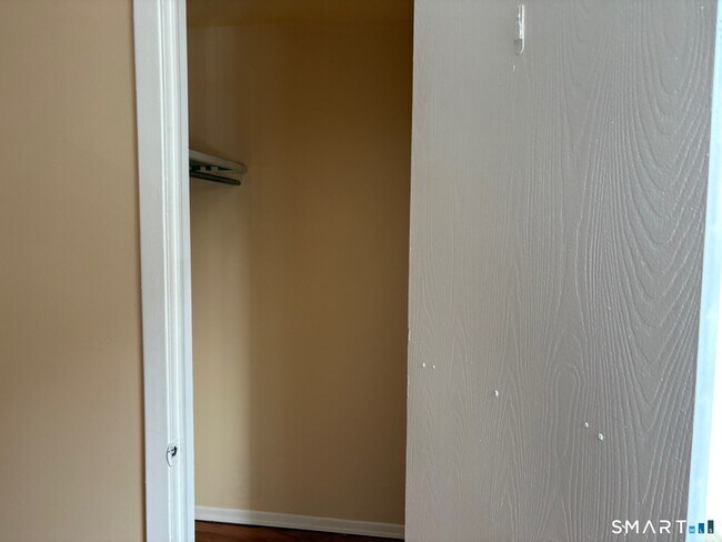 Building Photo - 7 Padanaram Rd