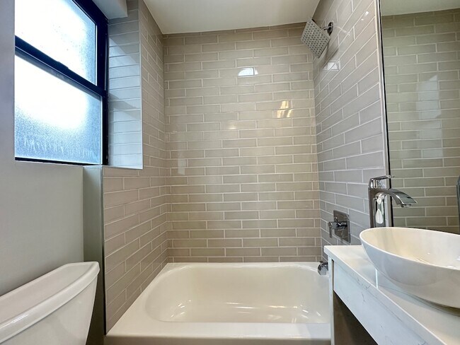 Building Photo - 545 W Belmont Ave