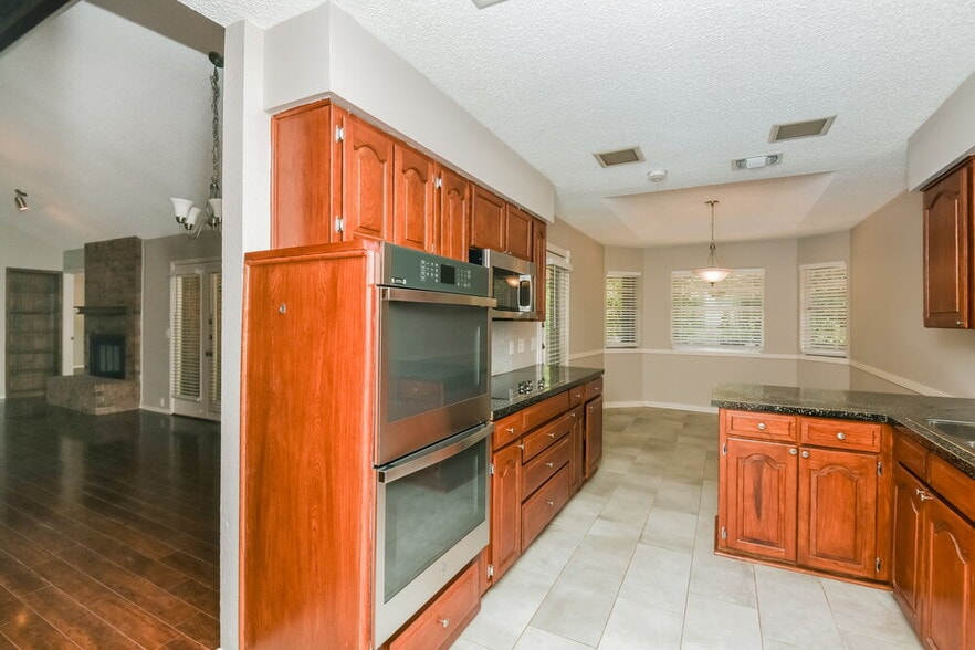 Building Photo - 1307 Brookfield Ln
