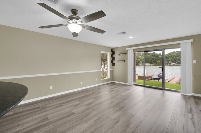 Building Photo - 801 River Rd