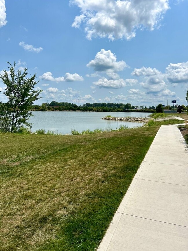 Building Photo - Beautiful 2 Bed, 2 Bath Apartment in PRIME location!  Furnished & Unfurnished Options Available!