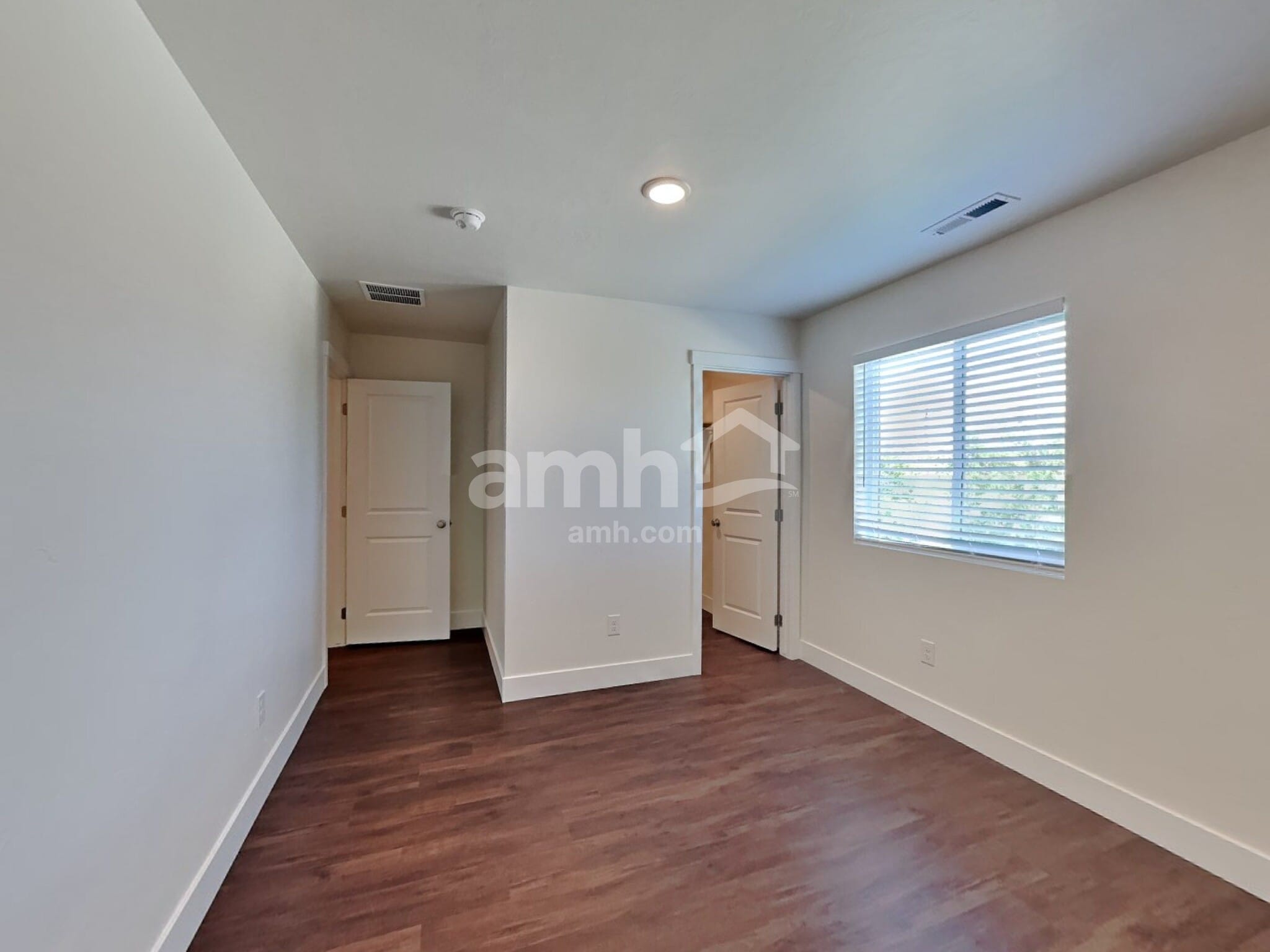 Building Photo - 1400 N Alderleaf Ave