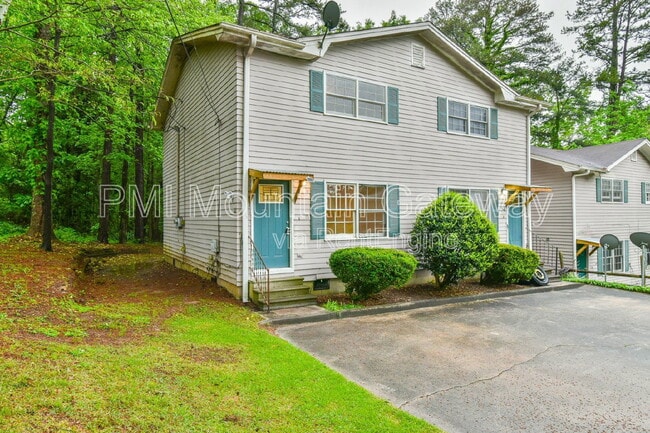 Building Photo - 42-56 Greenwood Cir