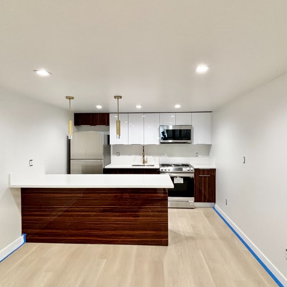 Building Photo - 410 Lucas Ave