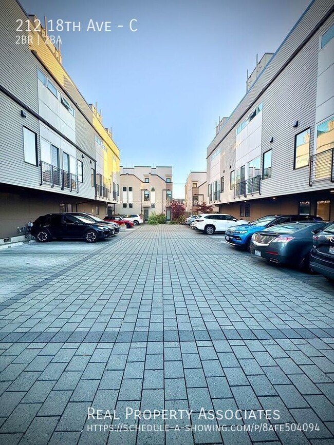 Building Photo - 212 18th Ave