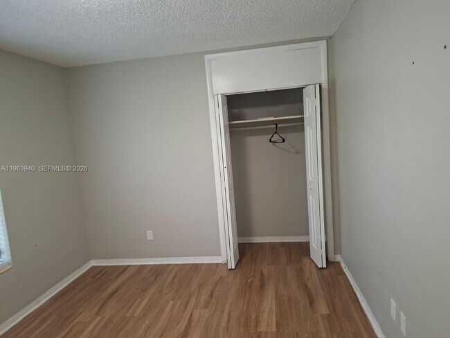 Building Photo - 13025 Emerald Dr