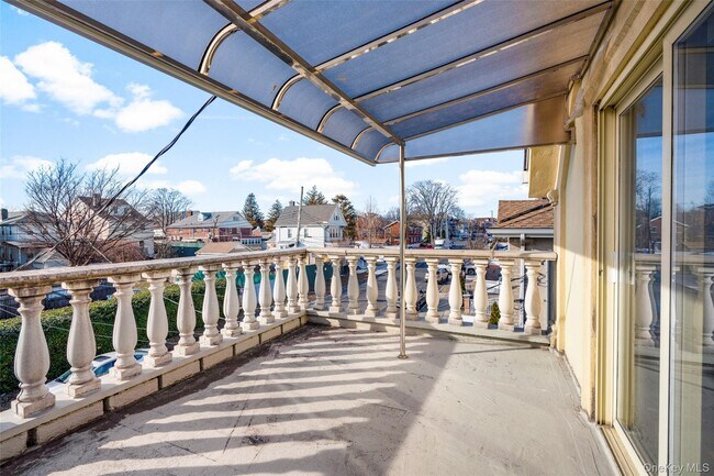 Building Photo - 822 Dean Ave