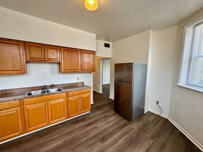 Building Photo - 212 N Highland Ave