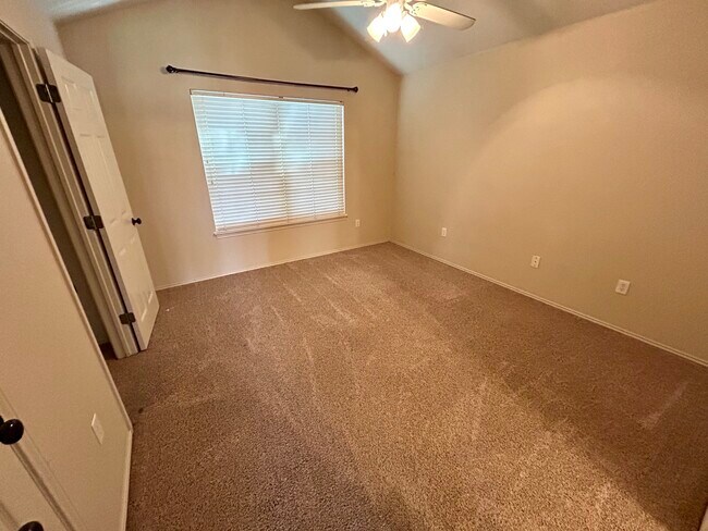 Building Photo - 184 Prairie Springs Loop