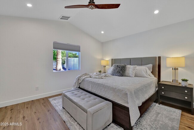 Building Photo - 1362 E Wickieup Ln