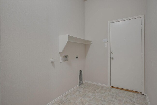 Building Photo - 6000 Stirrup Iron Dr