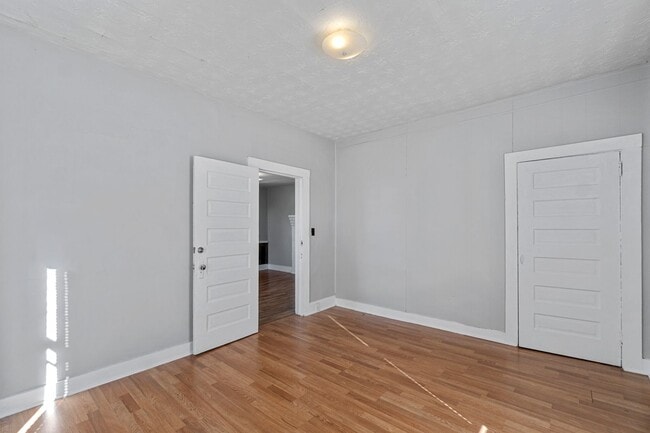 Building Photo - 1008 N Boone St