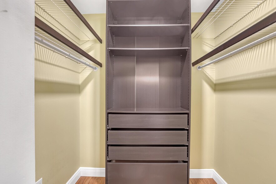 Building Photo - 6817 Barnwell Dr