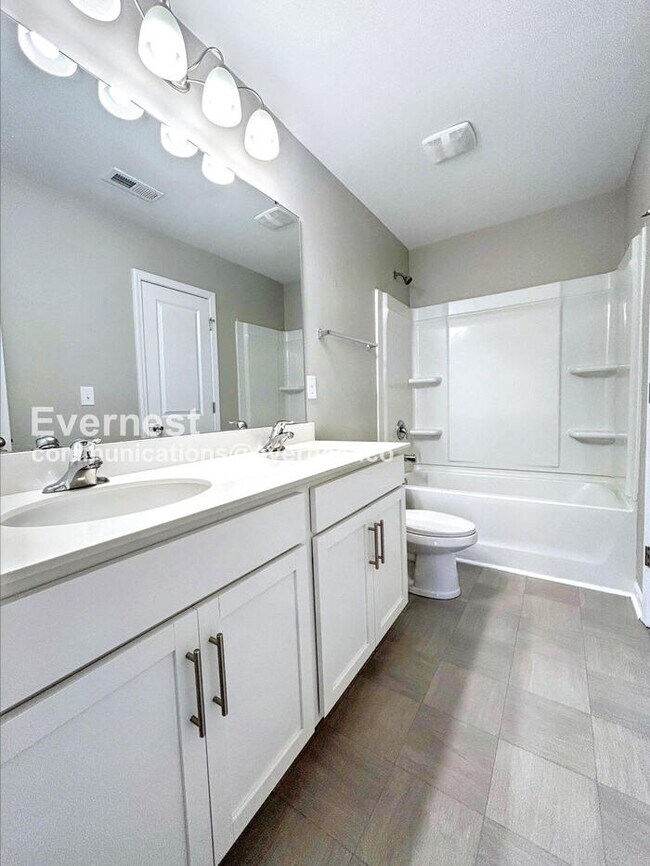 Building Photo - 160 Cherry Birch St