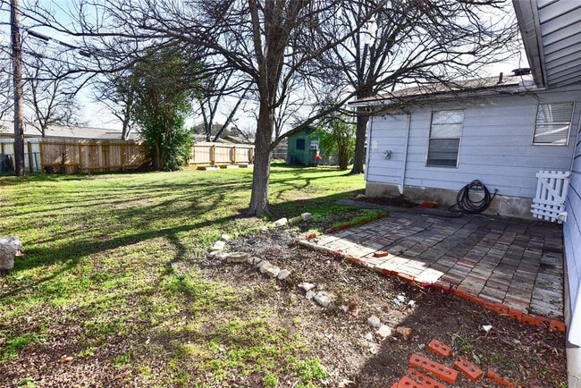 Building Photo - 7605 Carriage Dr