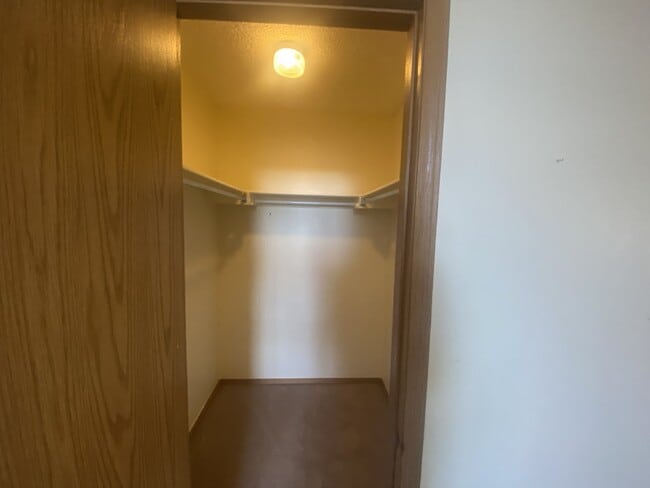 Building Photo - Charming Condo with a Loft!